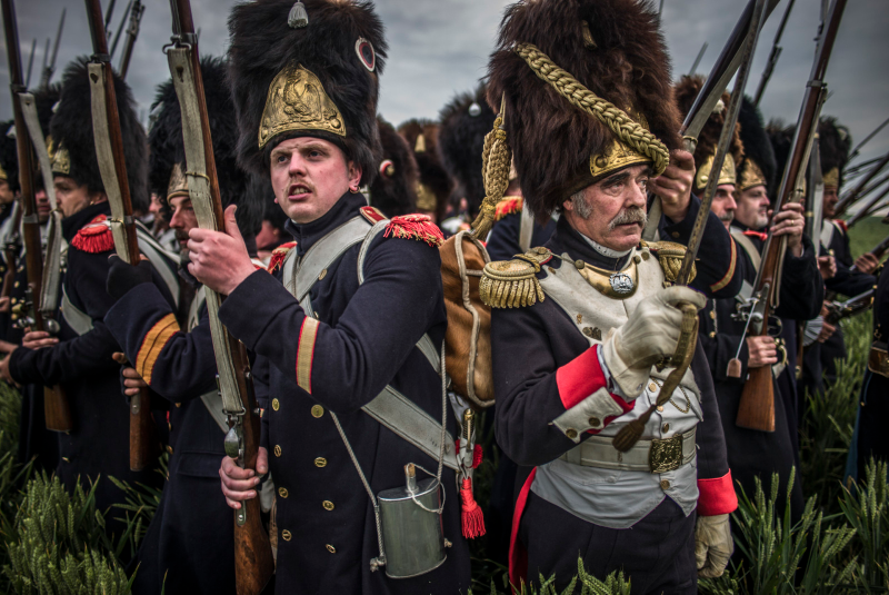 Illustration for article titled 5000 Men Dressed Up, Recreated The Battle Of Waterloo